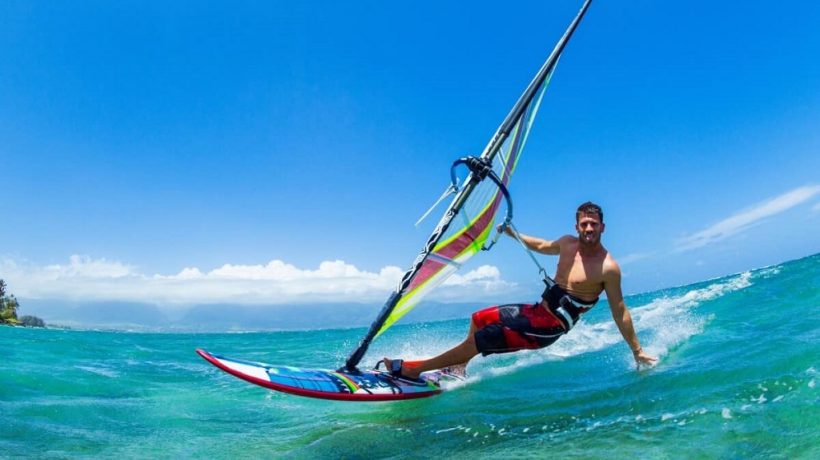 Surfing, windsurfing, and kitesurfing: variants, benefits, recommended diet, precautions and risks