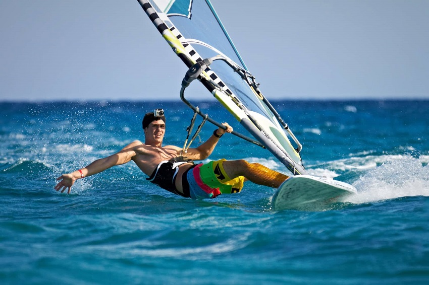 Five Benefits of Surfing - Hiwindsaruba.com