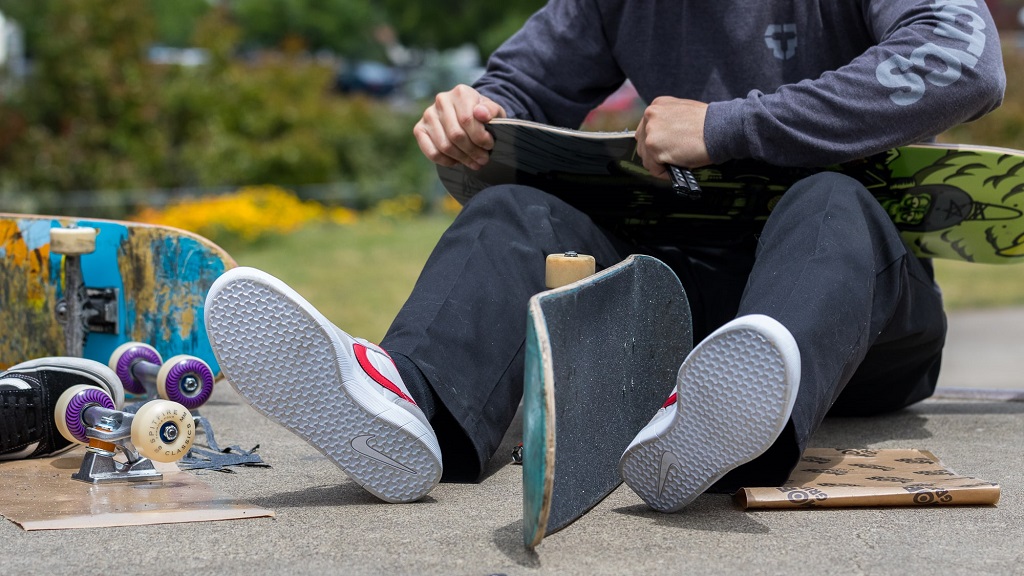 Find a Suitable Cleaning Spot to Clean Skateboard Grip Tape